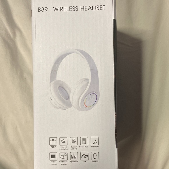 B39 Headset - Picture 4 of 4